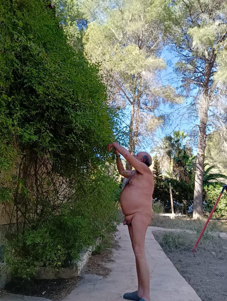 ANVA Jardinería nudista